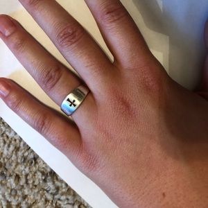 Jame’s Avery Wide Crosslit Ring